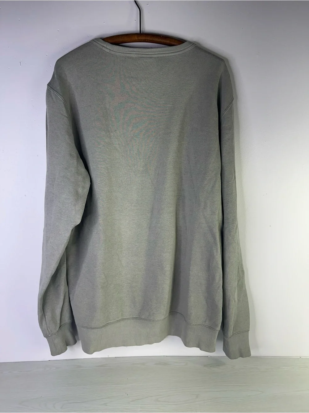 The North Face Men's Crewneck Sweatshirt in grey size large